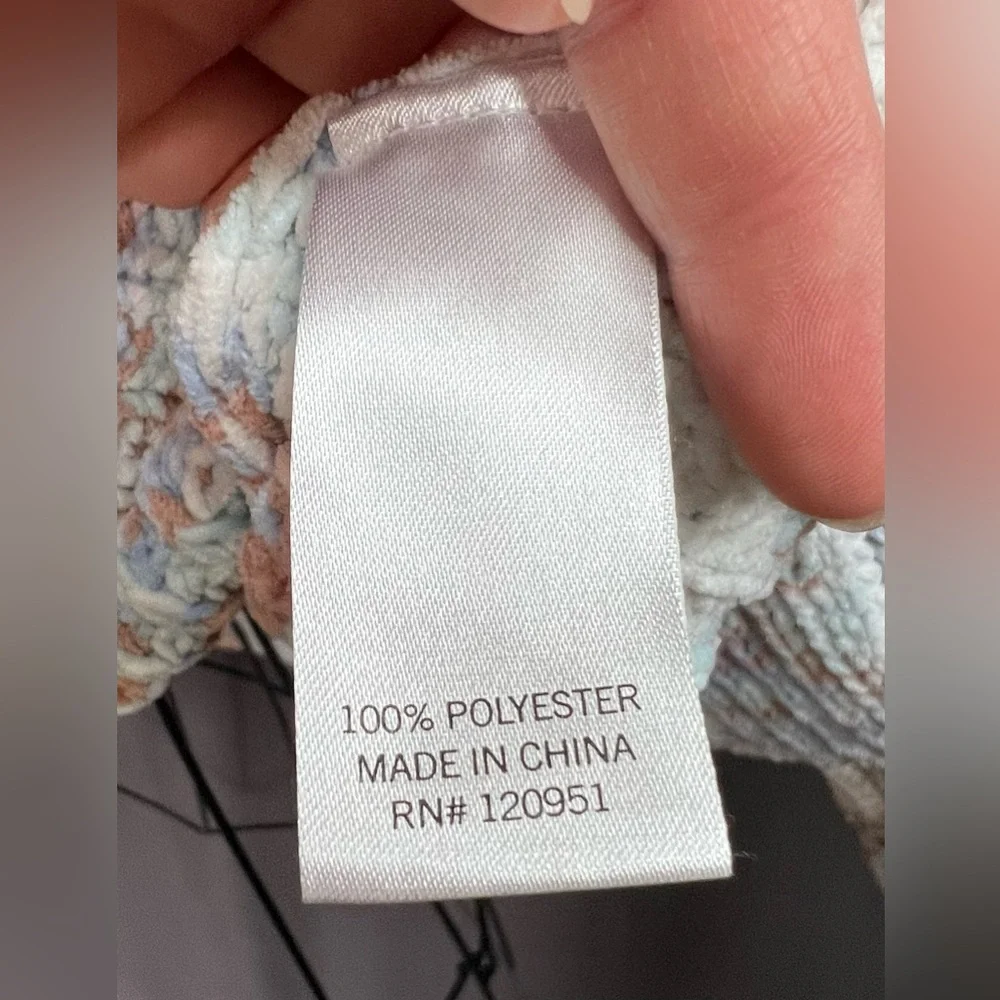 So - L - Crochet Crew Sweater - 100% Polyester - Used - Picture 10 of 11